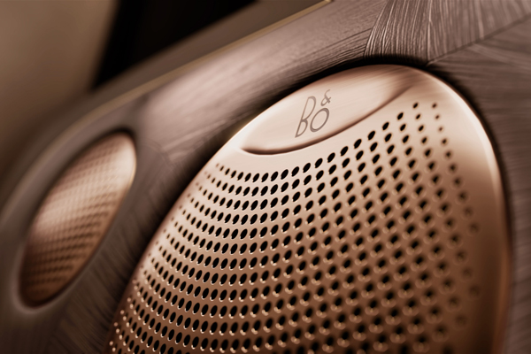 33.69万元起，上汽旗舰?智己LS9正式开启预售 以全球巅峰科技，颠覆30万级大六座SUV格局